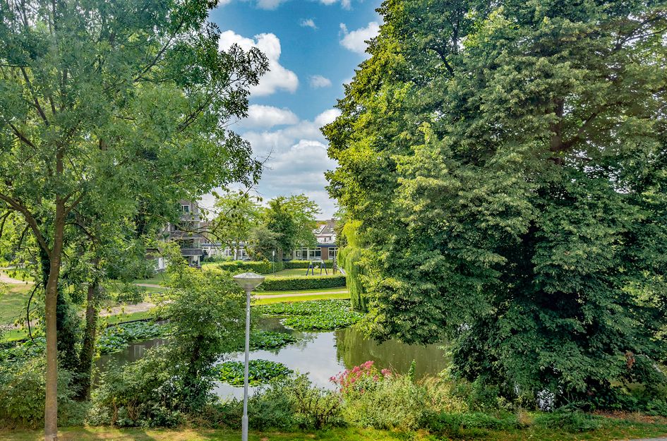 Pastoor Deckersstraat 1