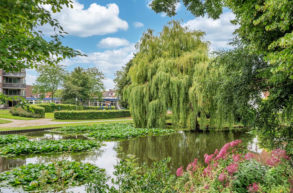 Pastoor Deckersstraat 1