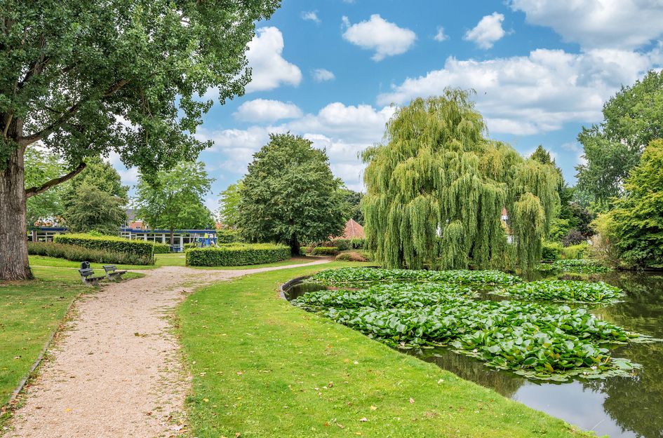 Pastoor Deckersstraat 1