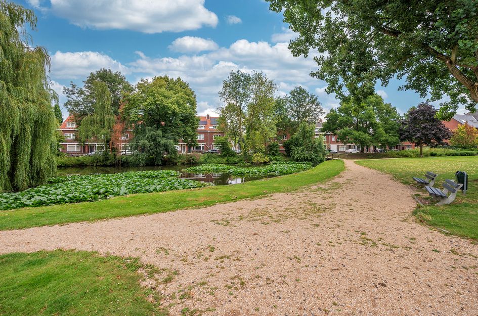 Pastoor Deckersstraat 1