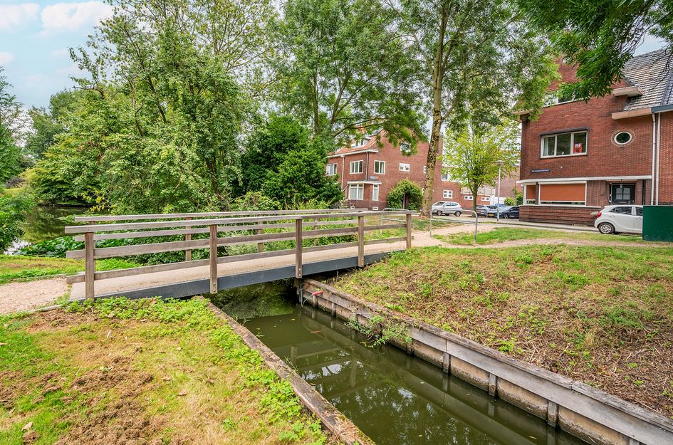 Pastoor Deckersstraat 1