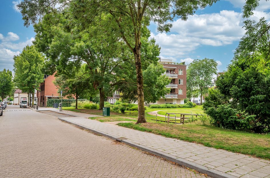 Pastoor Deckersstraat 1