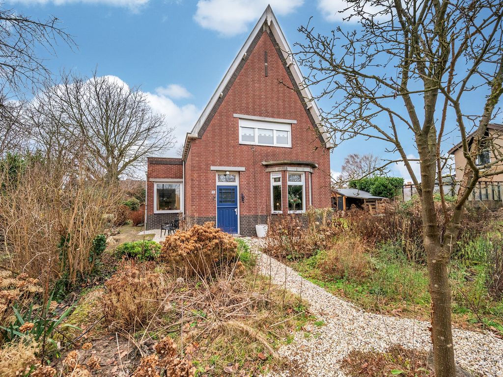 Rijksweg 136, VELDEN