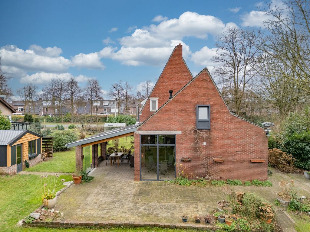 Rijksweg 136, VELDEN