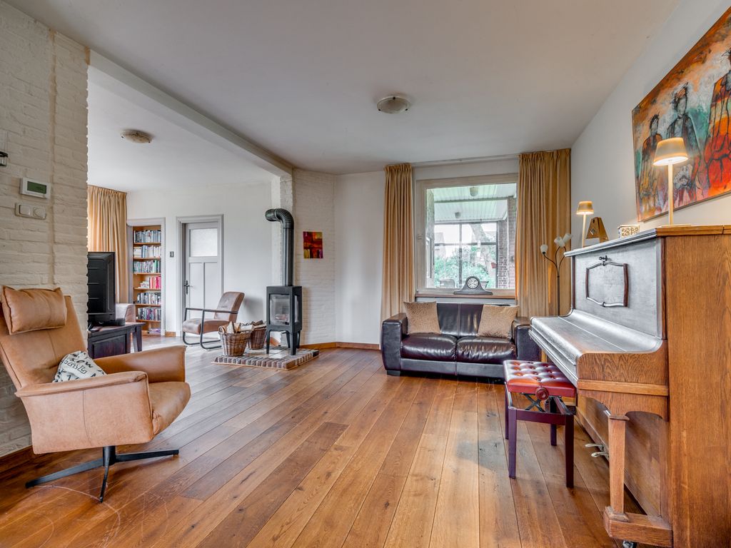 Rijksweg 136, VELDEN