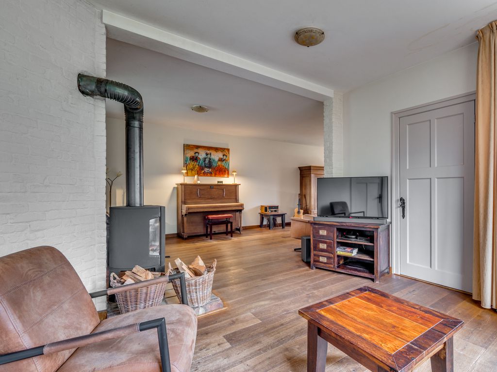 Rijksweg 136, VELDEN