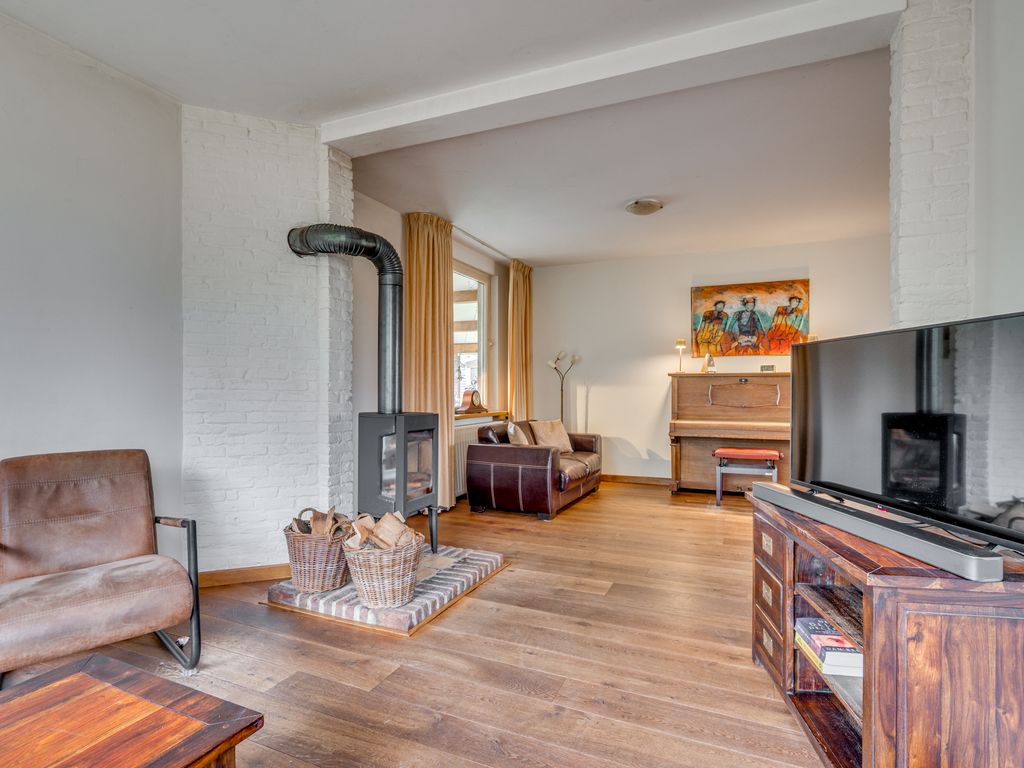 Rijksweg 136, VELDEN