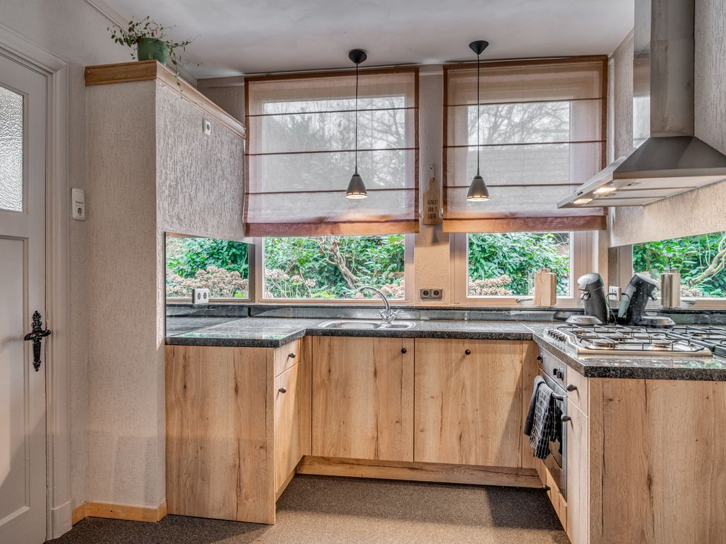 Rijksweg 136, VELDEN