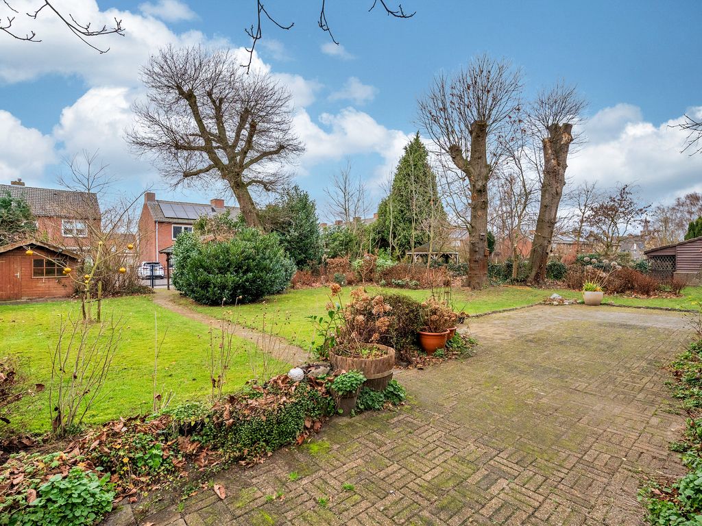 Rijksweg 136, VELDEN