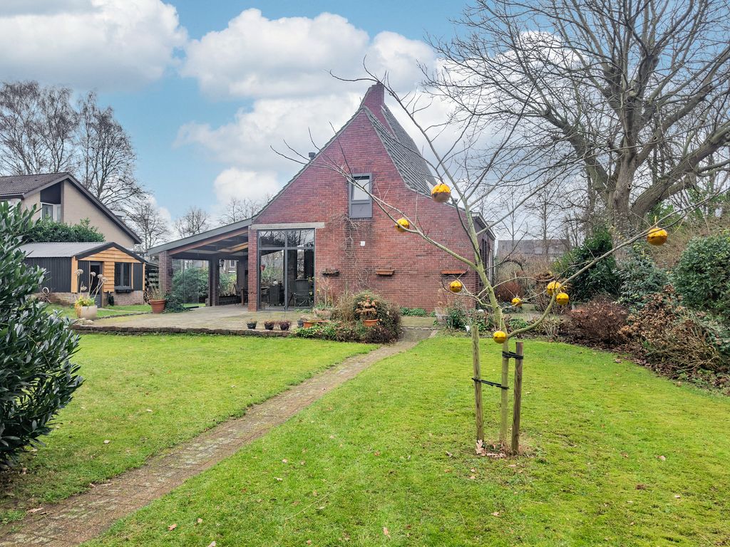 Rijksweg 136, VELDEN