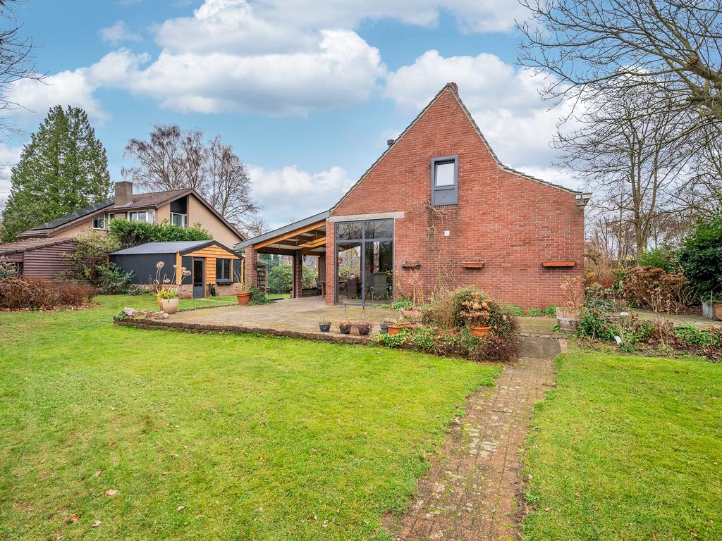 Rijksweg 136, VELDEN