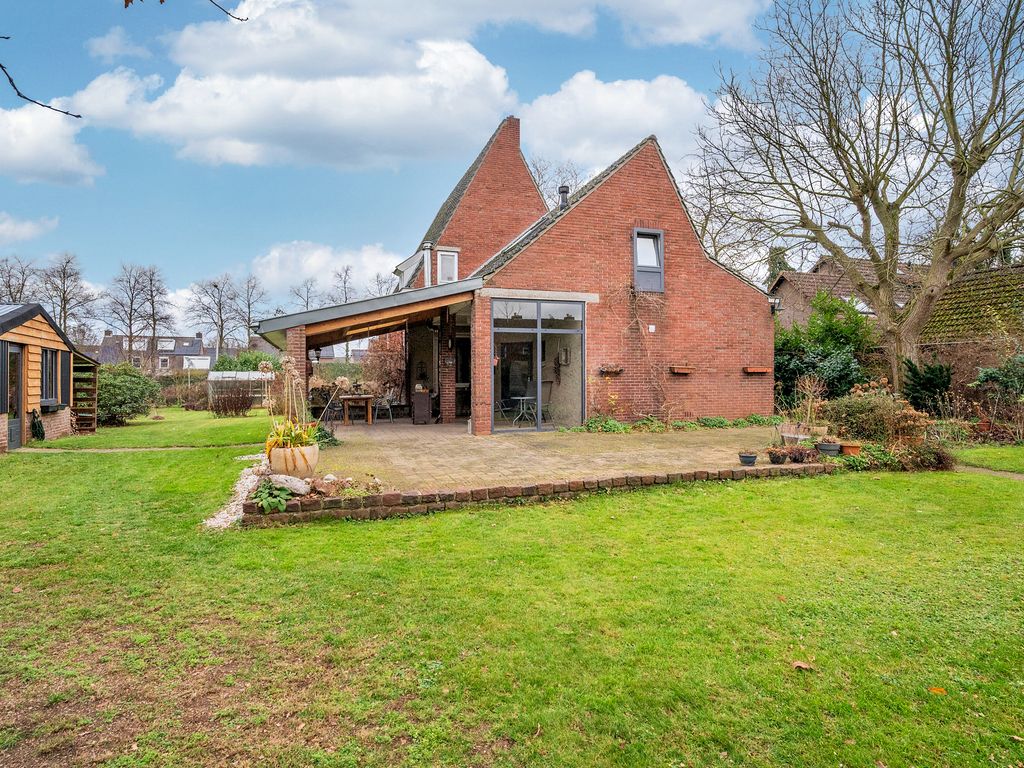 Rijksweg 136, VELDEN