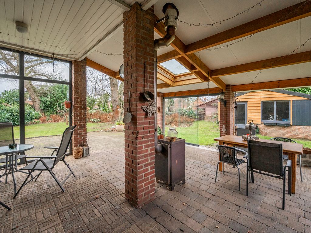 Rijksweg 136, VELDEN