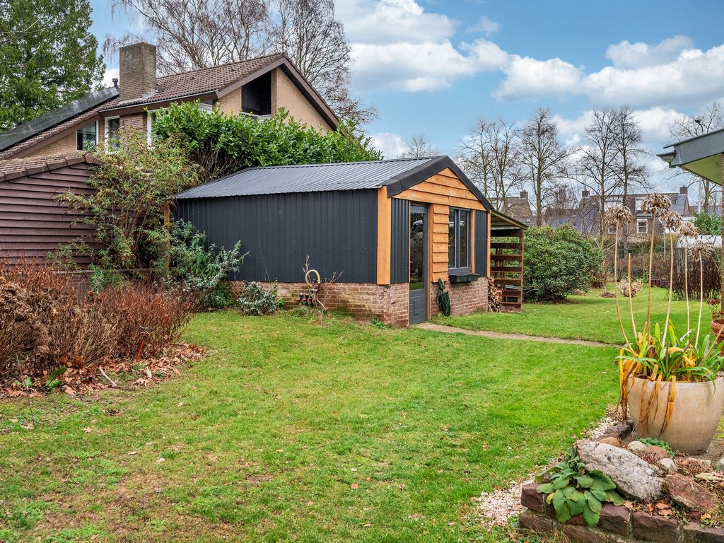 Rijksweg 136, VELDEN