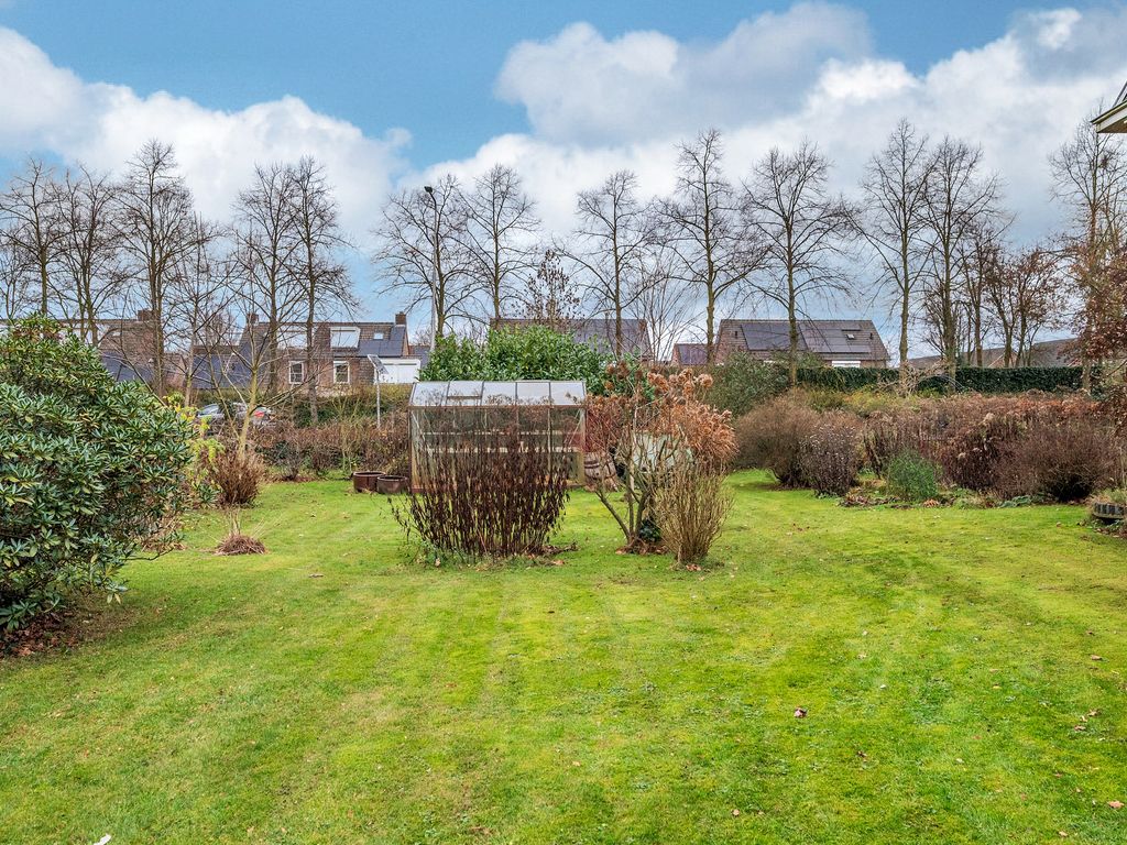 Rijksweg 136, VELDEN