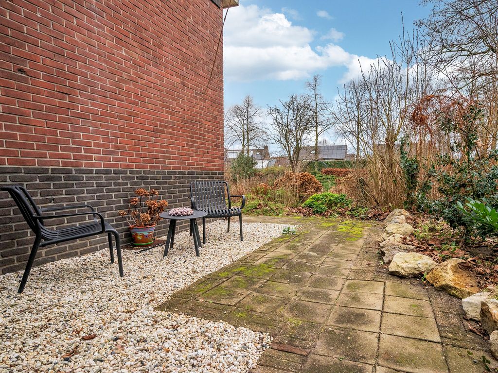 Rijksweg 136, VELDEN