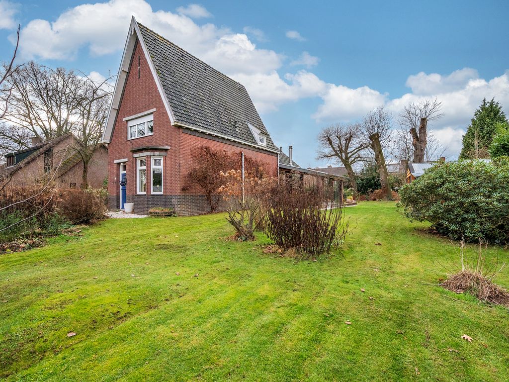 Rijksweg 136, VELDEN