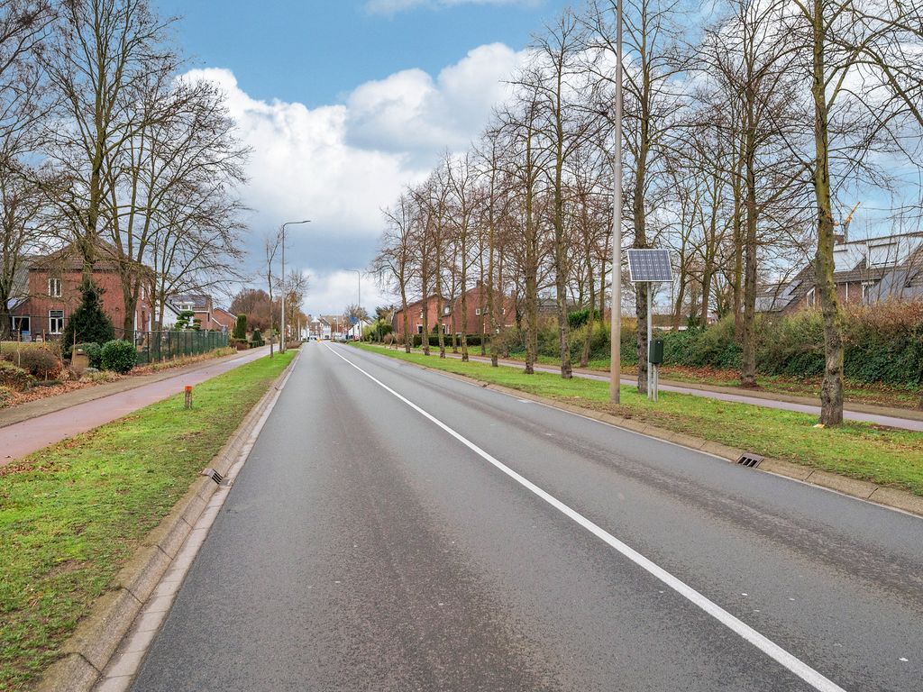 Rijksweg 136, VELDEN