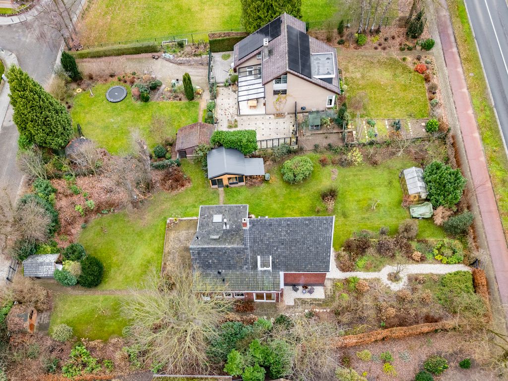 Rijksweg 136, VELDEN