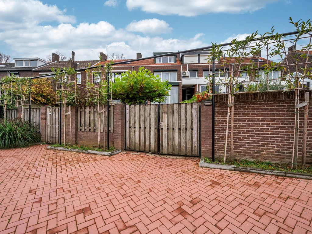 Baarlosestraat 32, VENLO