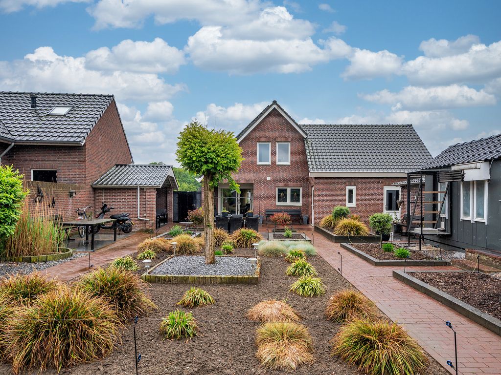 Sint Lambertusweg 30a, REUVER