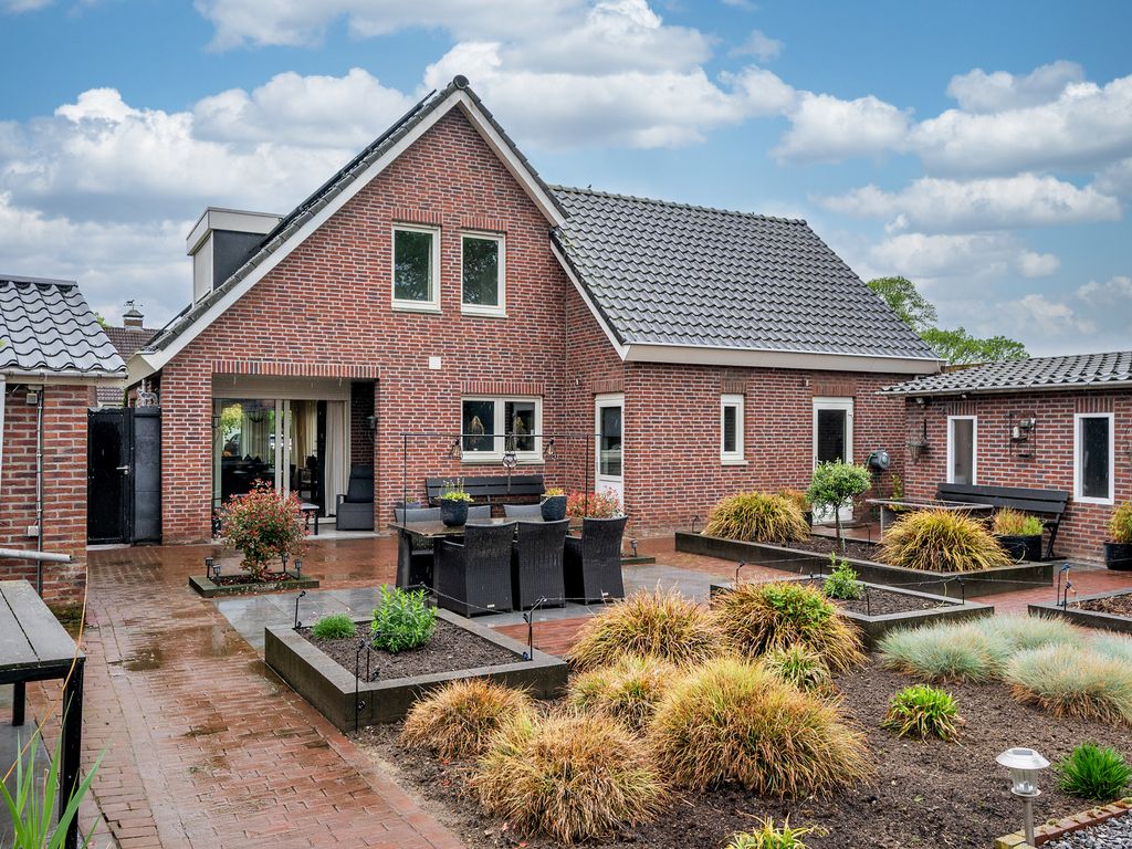 Sint Lambertusweg 30a, REUVER