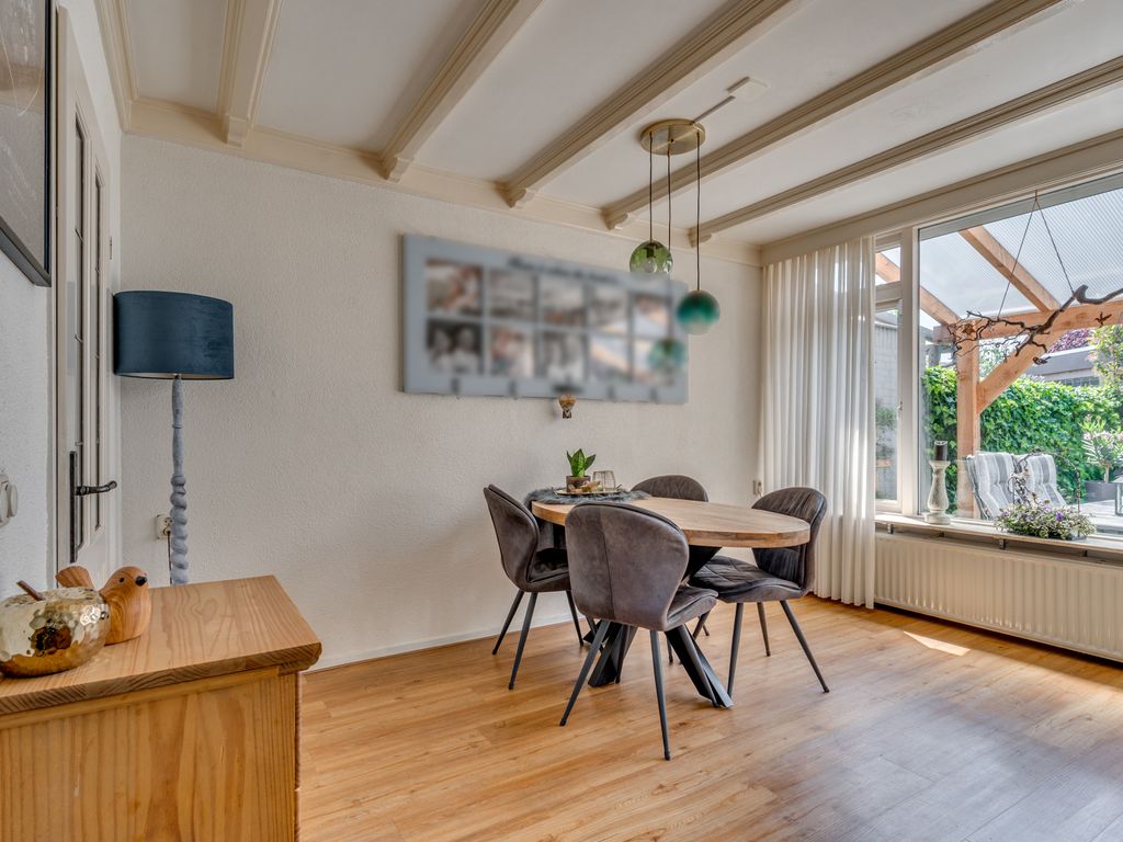 Hendrik van Veldekestraat 2, VENLO