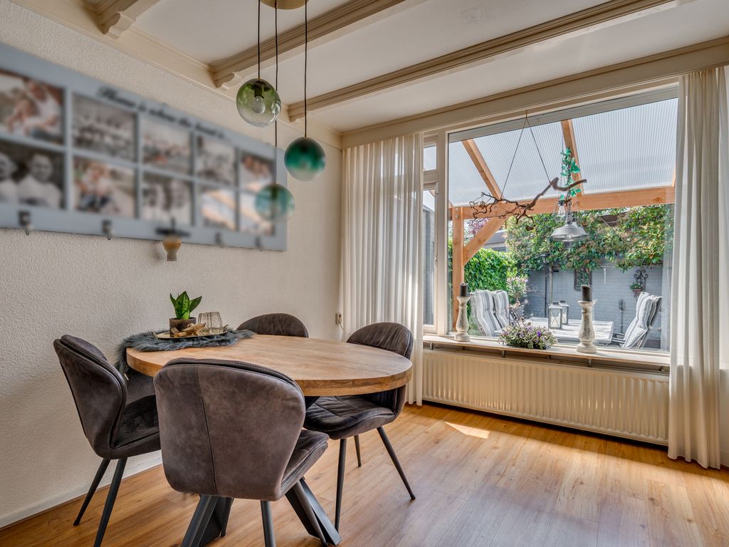 Hendrik van Veldekestraat 2, VENLO