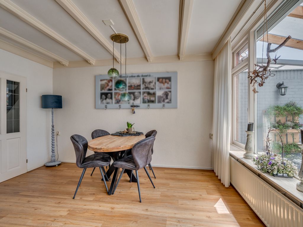 Hendrik van Veldekestraat 2, VENLO
