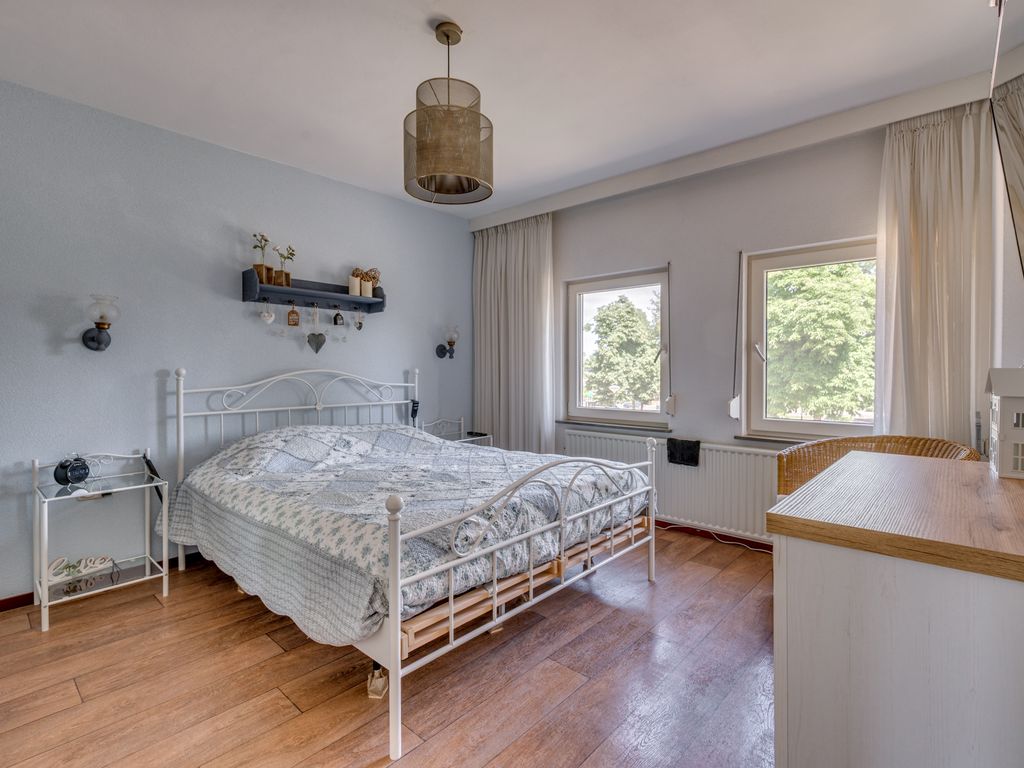 Hendrik van Veldekestraat 2, VENLO