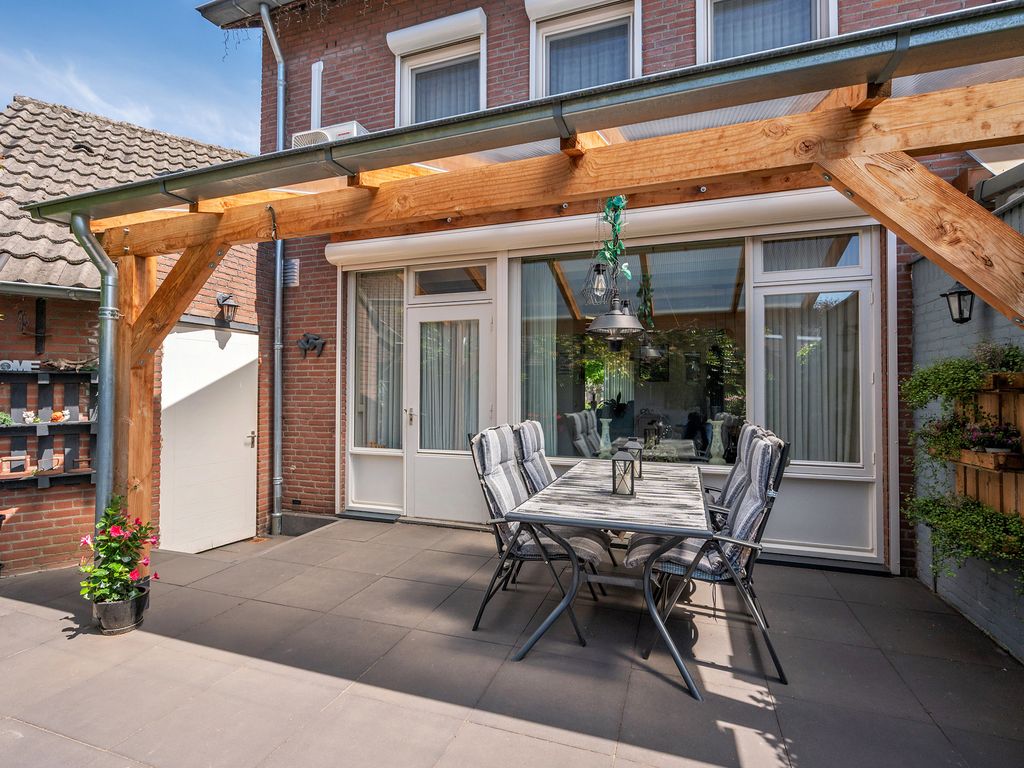 Hendrik van Veldekestraat 2, VENLO