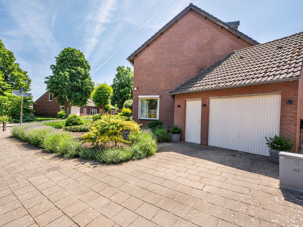 Hendrik van Veldekestraat 2, VENLO