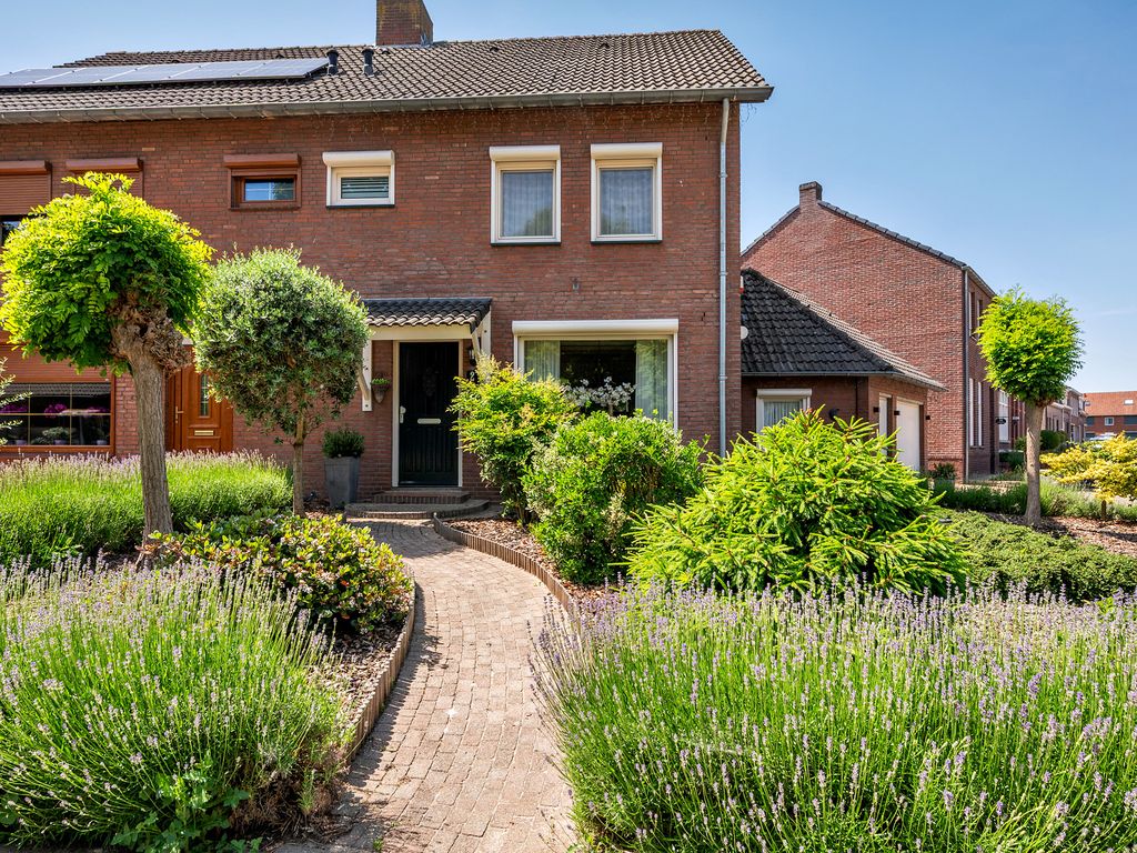Hendrik van Veldekestraat 2, VENLO