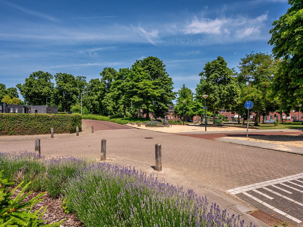 Hendrik van Veldekestraat 2, VENLO