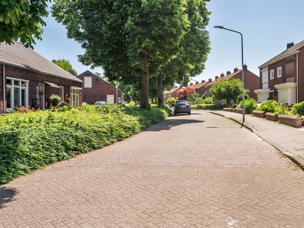 Hendrik van Veldekestraat 2, VENLO