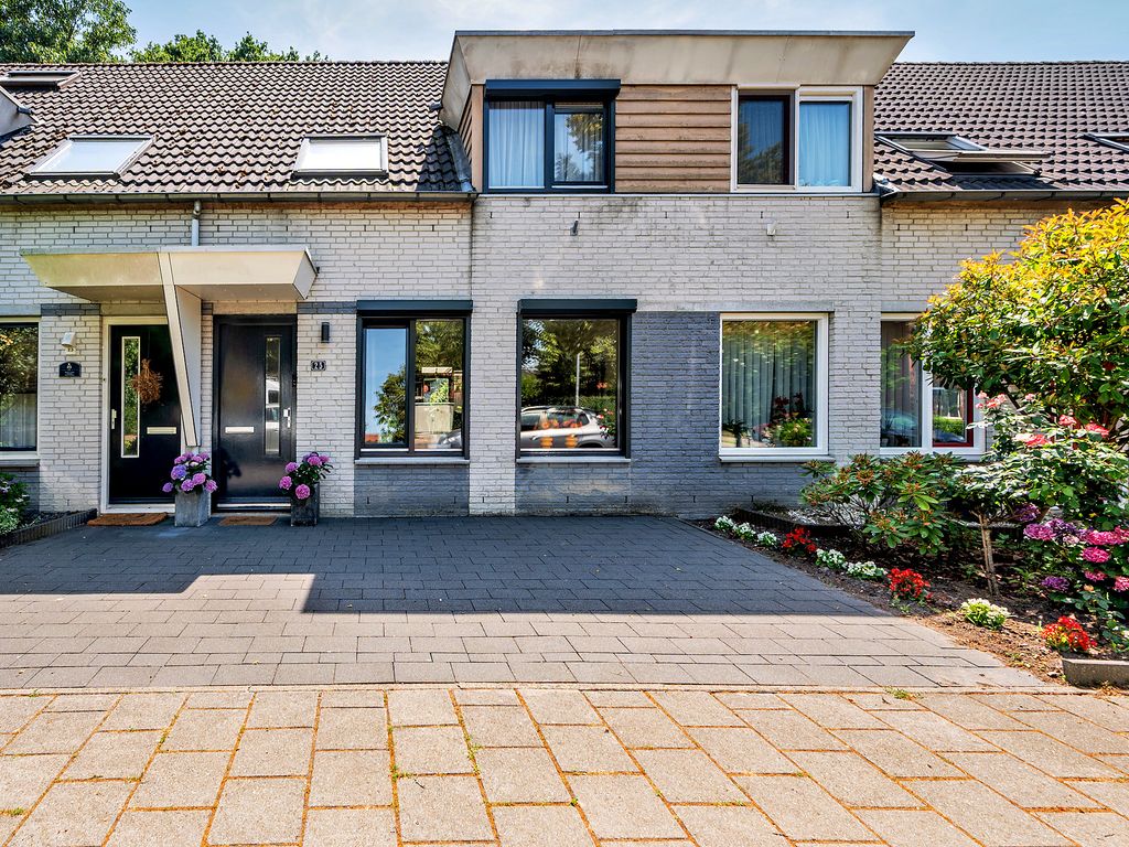 Kapelaan Nausstraat 25, VENLO