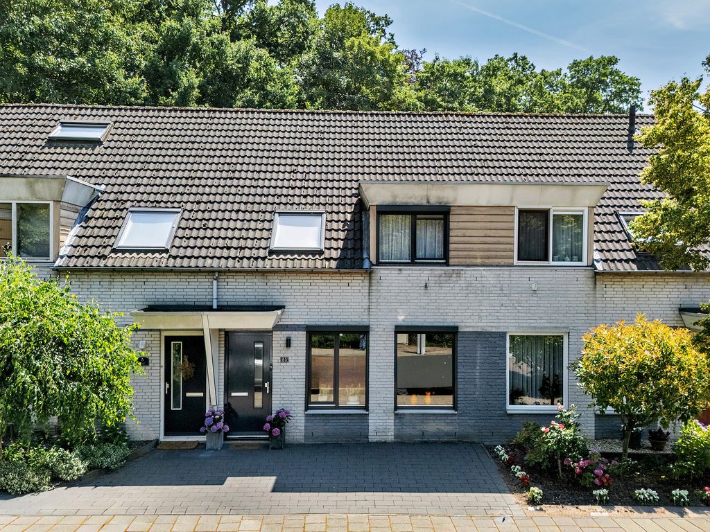Kapelaan Nausstraat 25, VENLO