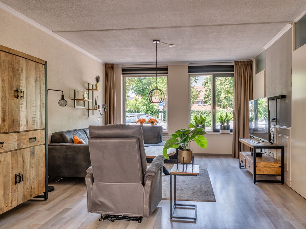 Kapelaan Nausstraat 25, VENLO