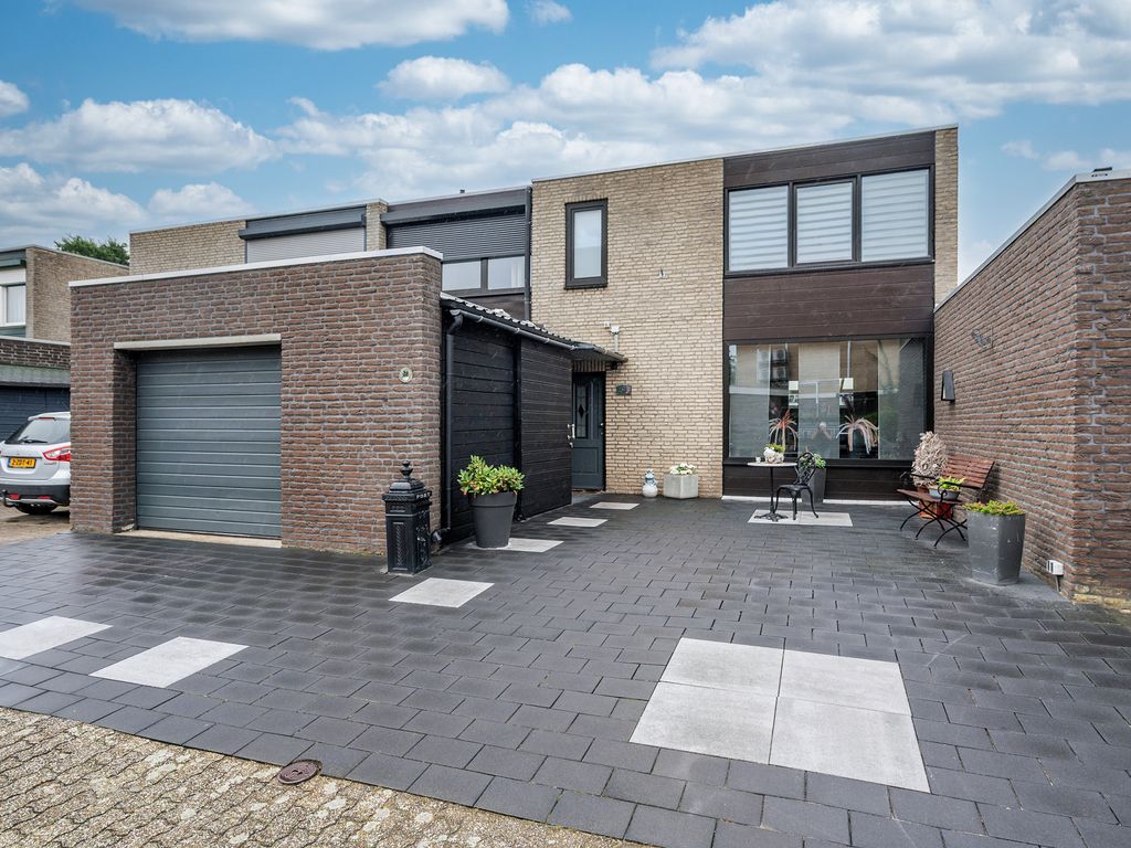 E Dorsstraat 28, GRUBBENVORST