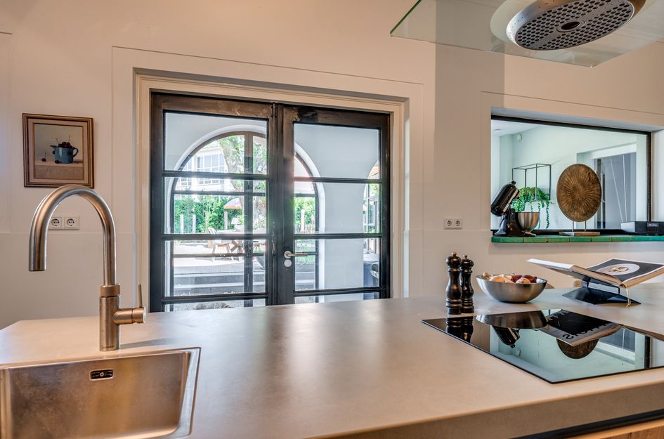 Veestraat 1