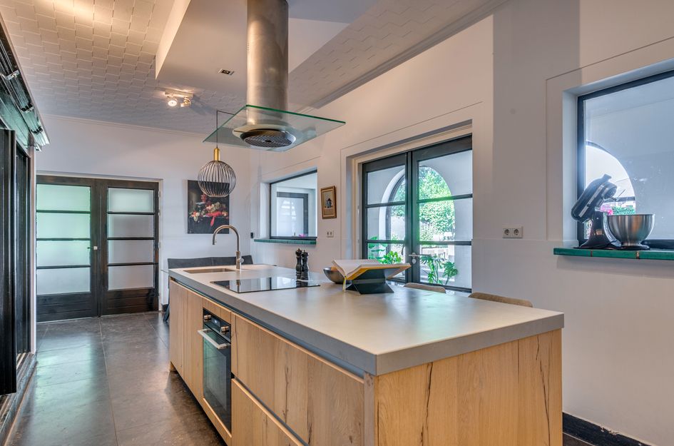 Veestraat 1
