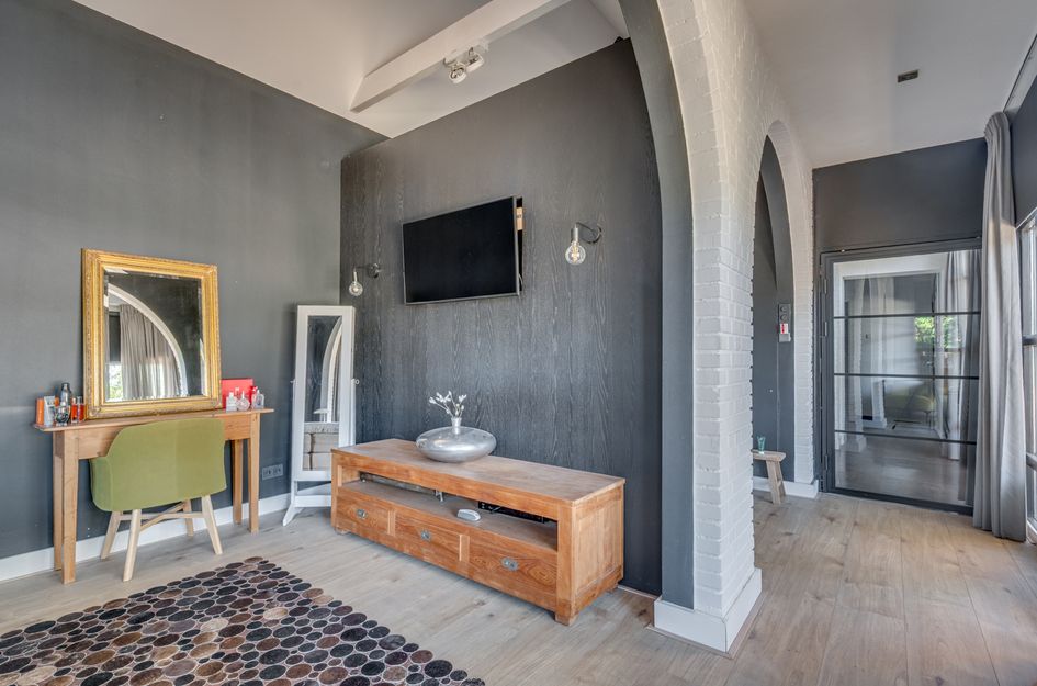 Veestraat 1