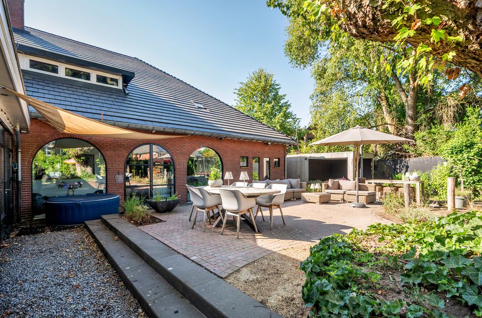 Veestraat 1