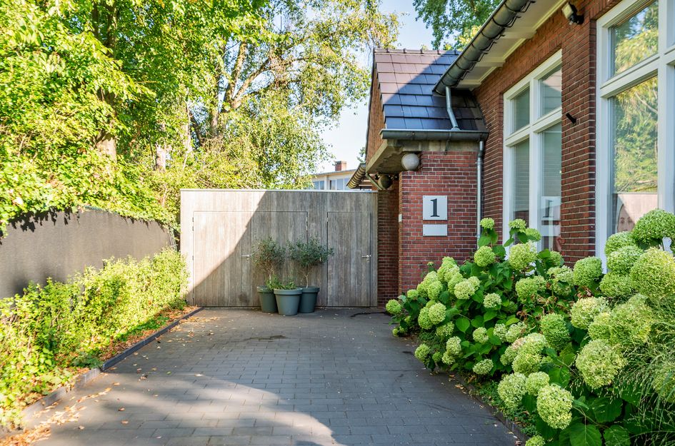 Veestraat 1