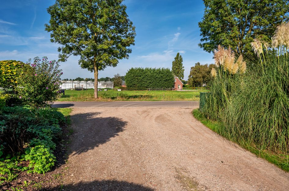 Middenweg 56
