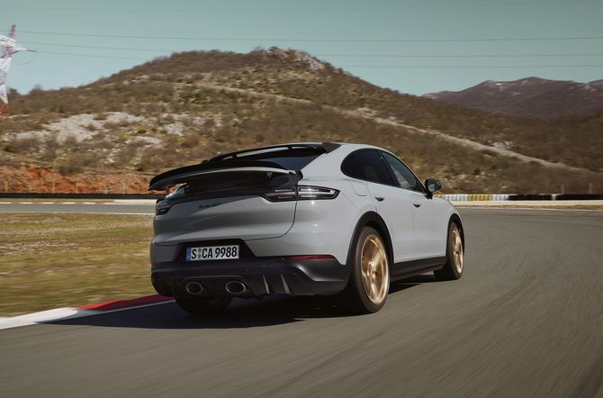 Nieuwe topsporter van Porsche: de Cayenne Turbo GT