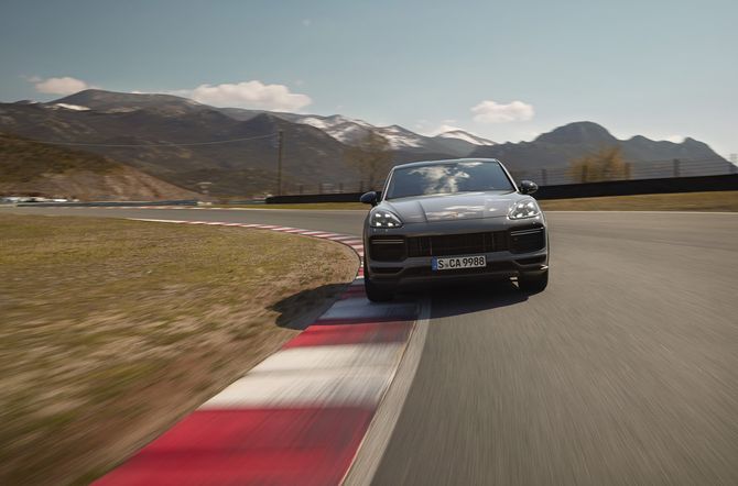 Nieuwe topsporter van Porsche: de Cayenne Turbo GT