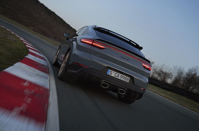 Nieuwe topsporter van Porsche: de Cayenne Turbo GT