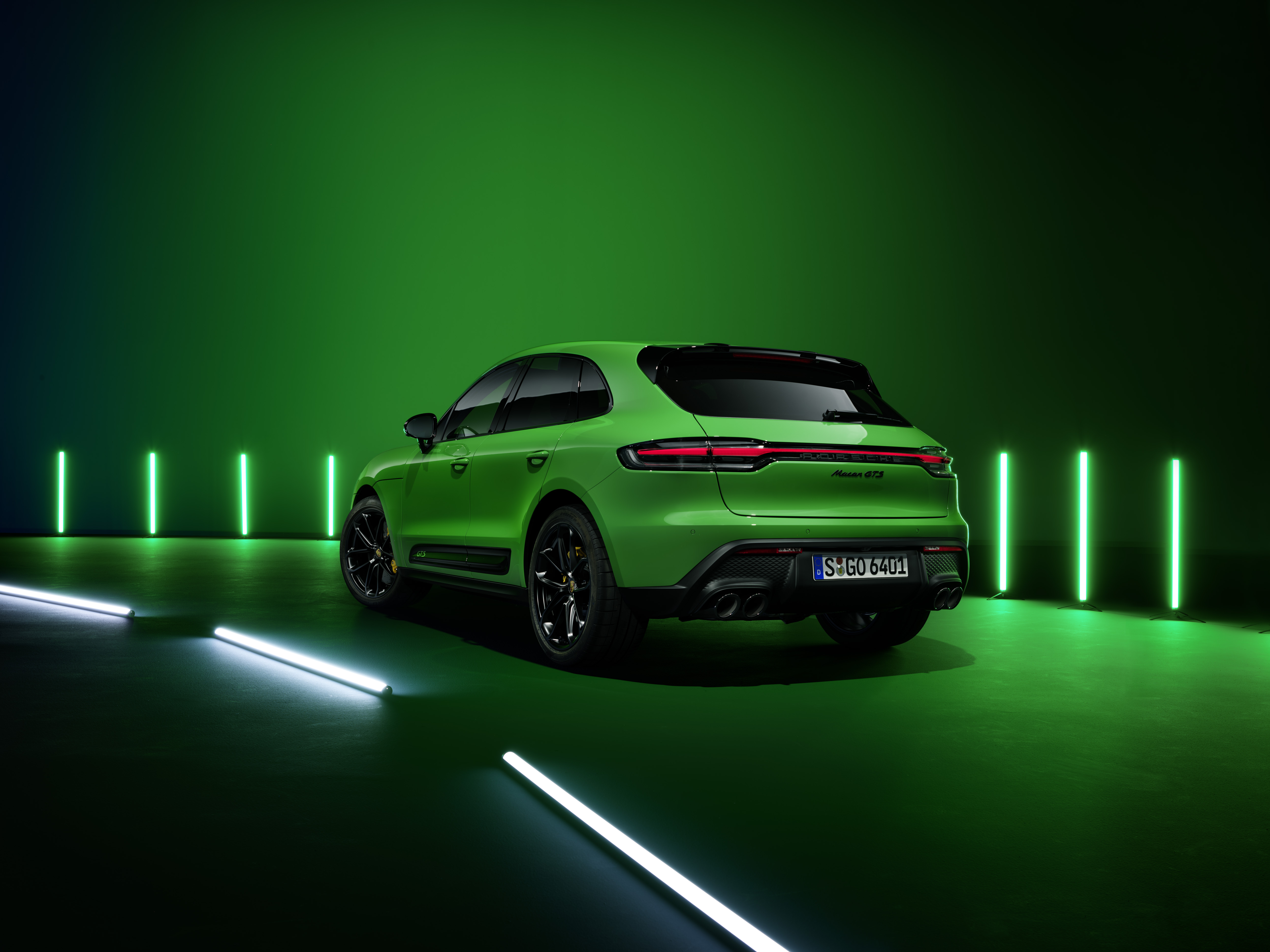 2021-macan-gts-green-press-neon-0002.jpg