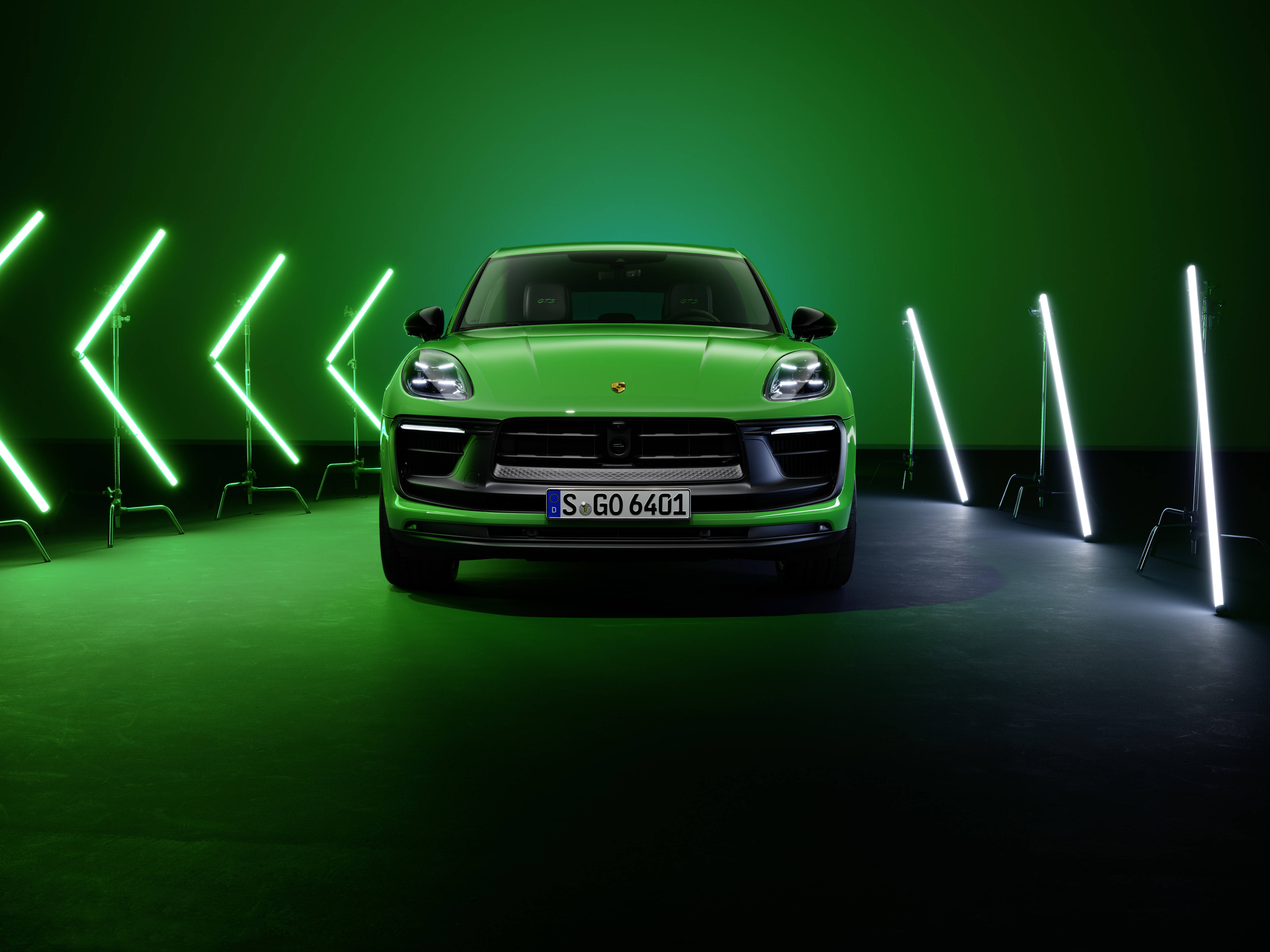 2021-macan-gts-green-press-neon-0004.jpg